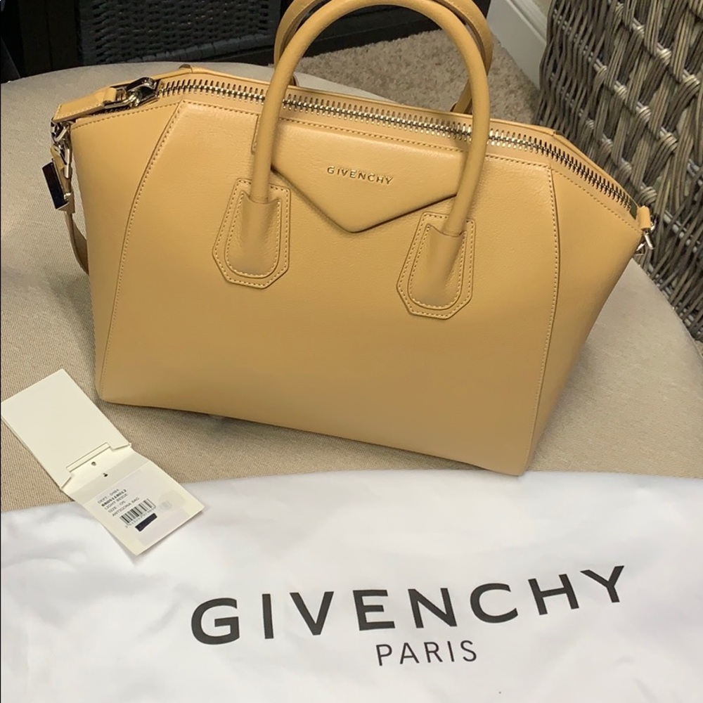Givenchy Antigona Leather medium Satchel